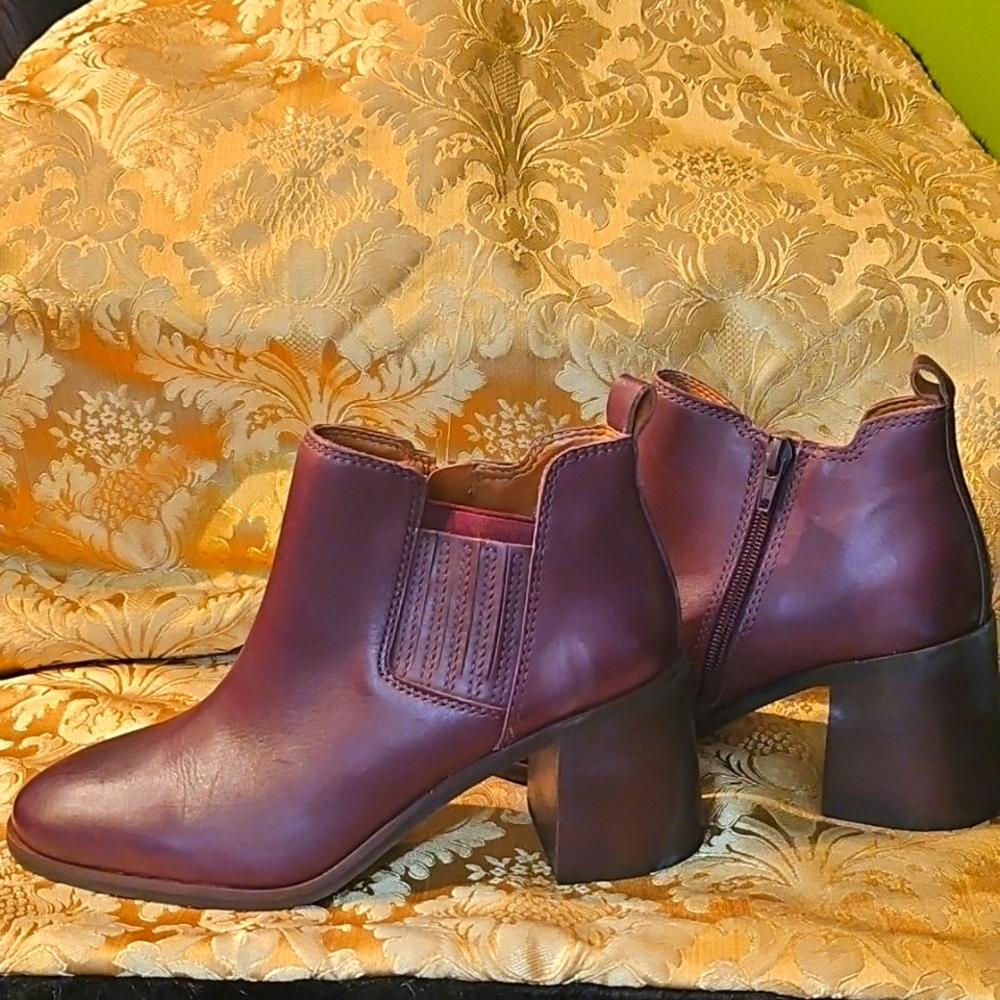 Ladies Lucky Brand leather boots. New, never worn. Wine/brown. DEBRUH - Picture 1 of 6